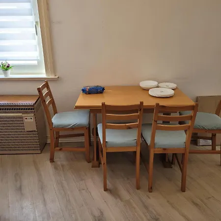 Apartamento Guenstige Monteurwohnung In
